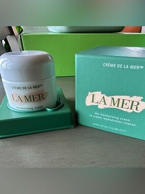 2oz La Mer The Moisturizing Cream